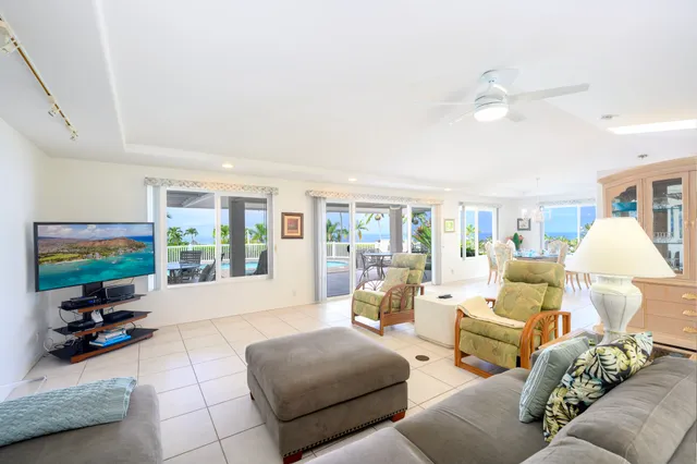 $2,500,000 | 78-6871 Kuhinanui Street, Kailua-Kona, HI 96740