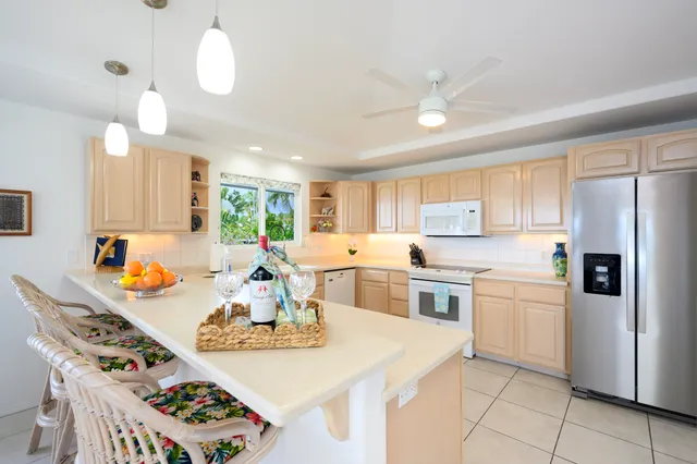 $2,500,000 | 78-6871 Kuhinanui Street, Kailua-Kona, HI 96740
