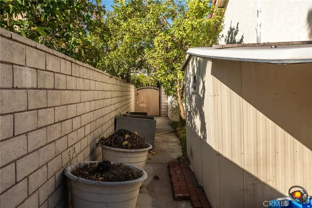 a house view with a sink and a stove