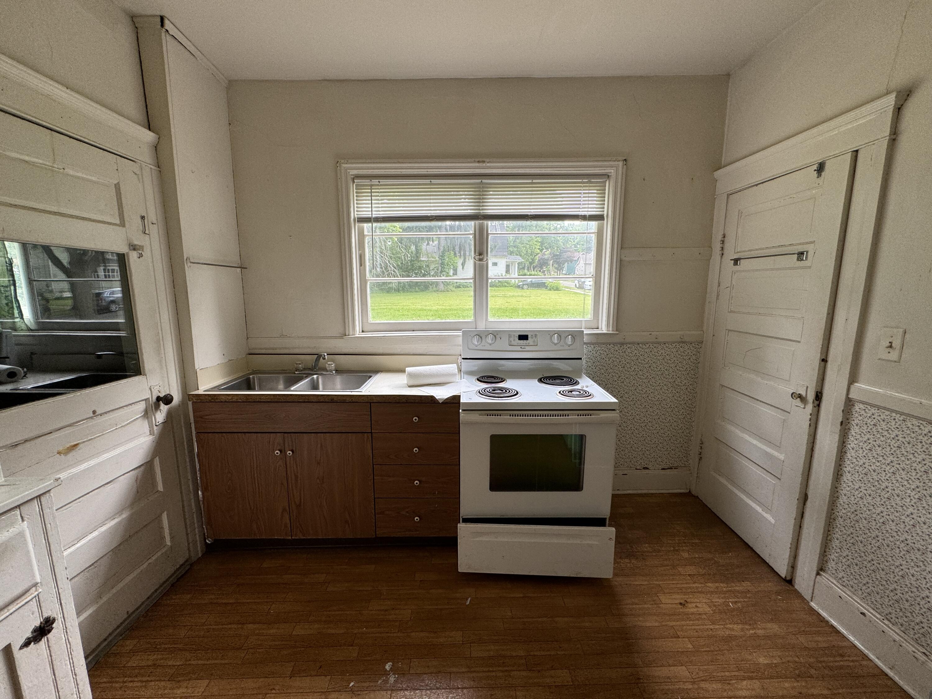 1232 Maple Avenue Jackson, MI 49203 - Photo 7 of 14 IMG_7647