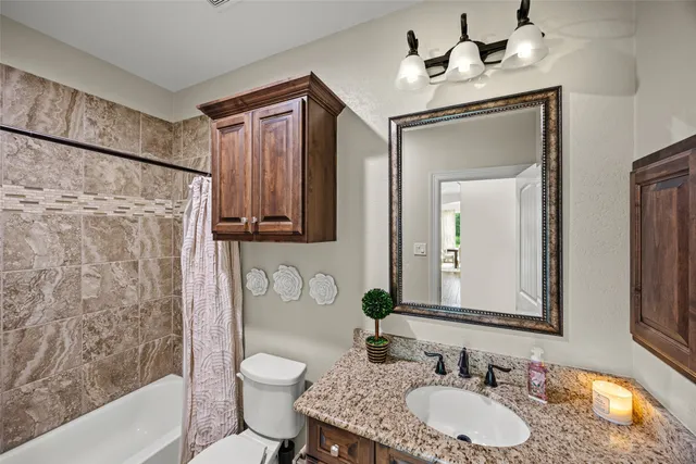 a view of house that has garden