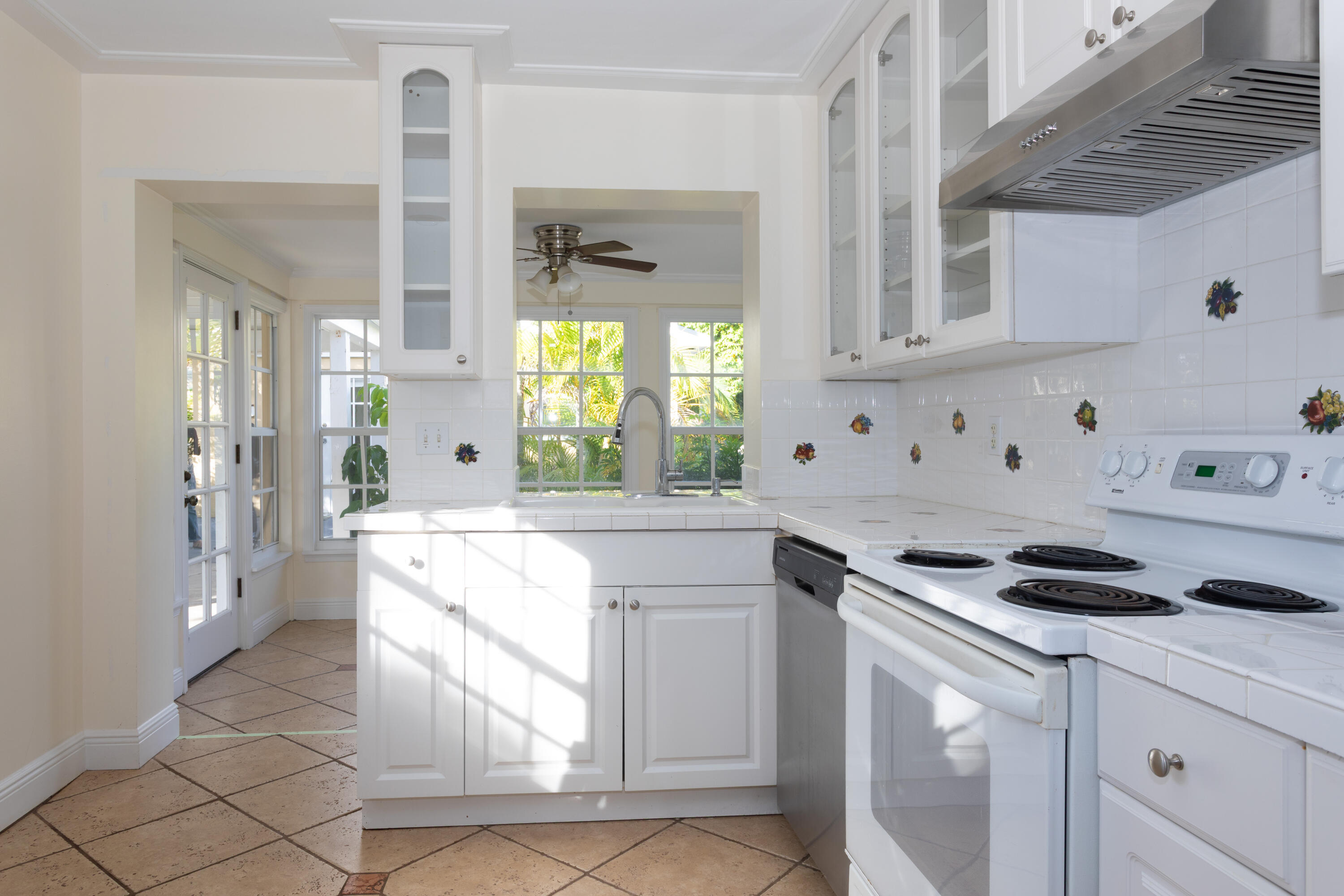 245 Cortez Road West Palm Beach, FL 33405 - Photo 15 of 31 Kitchen 2