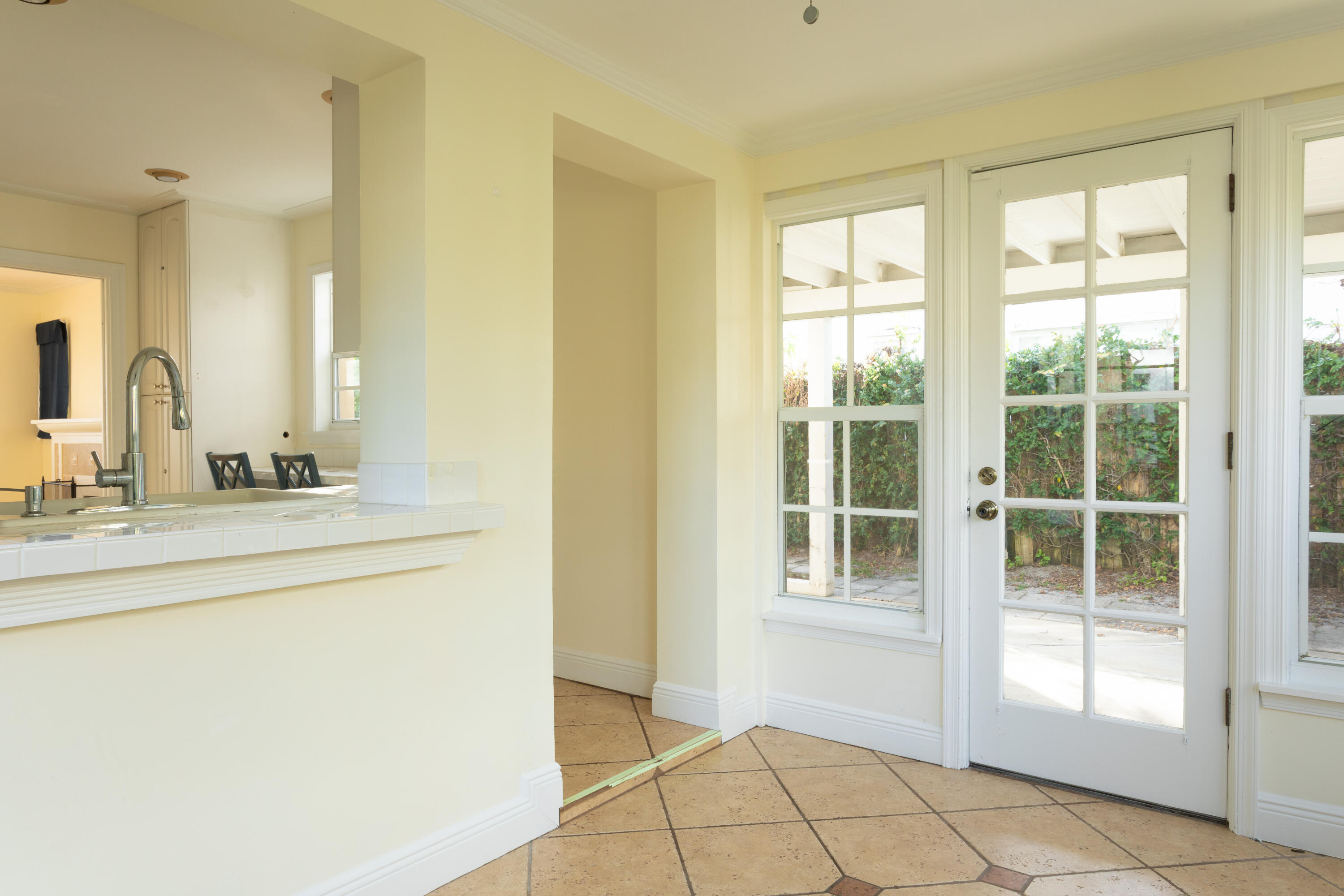 245 Cortez Road West Palm Beach, FL 33405 - Photo 22 of 31 Sunroom natural Light