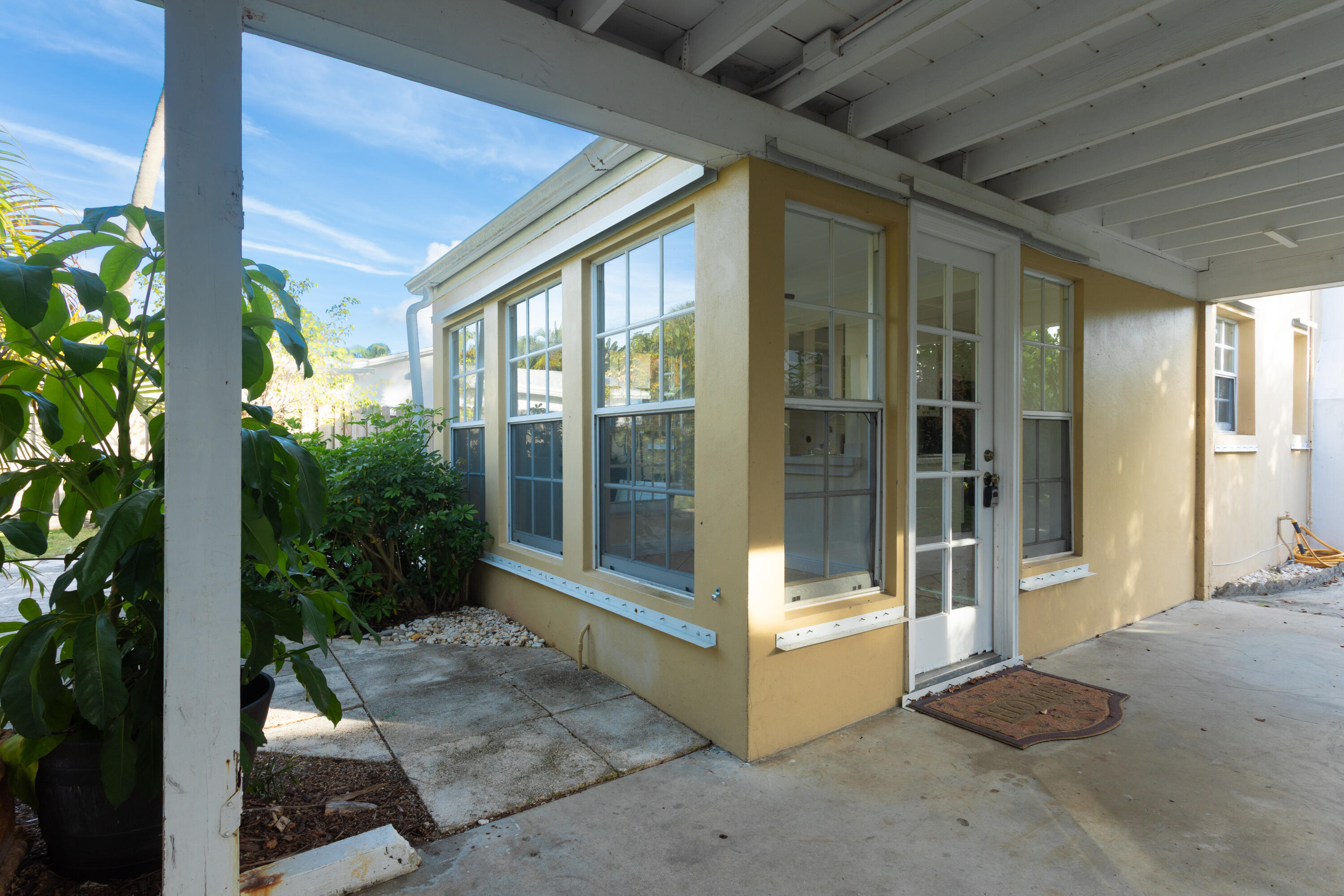 245 Cortez Road West Palm Beach, FL 33405 - Photo 24 of 31 Sunroom View