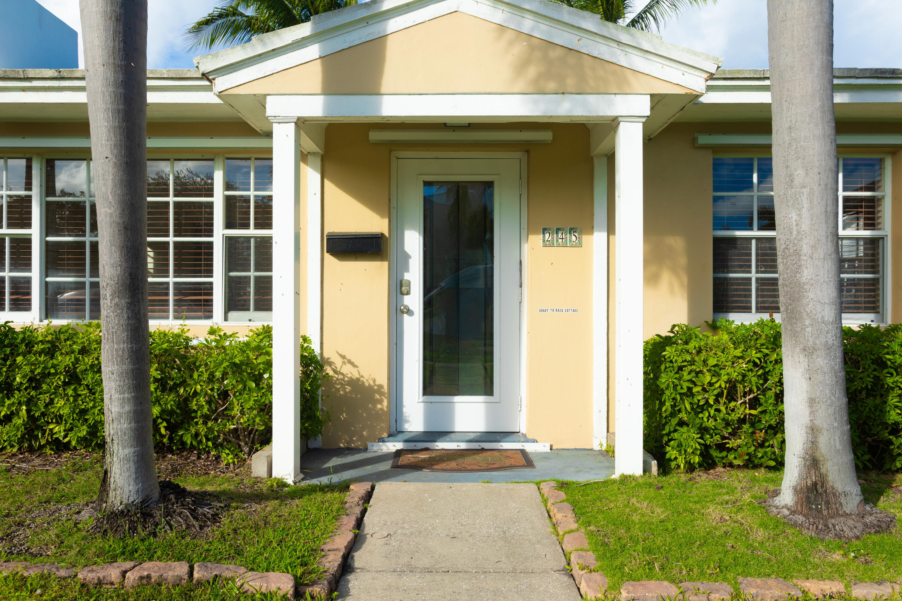 245 Cortez Road West Palm Beach, FL 33405 - Photo 5 of 31 Front 3