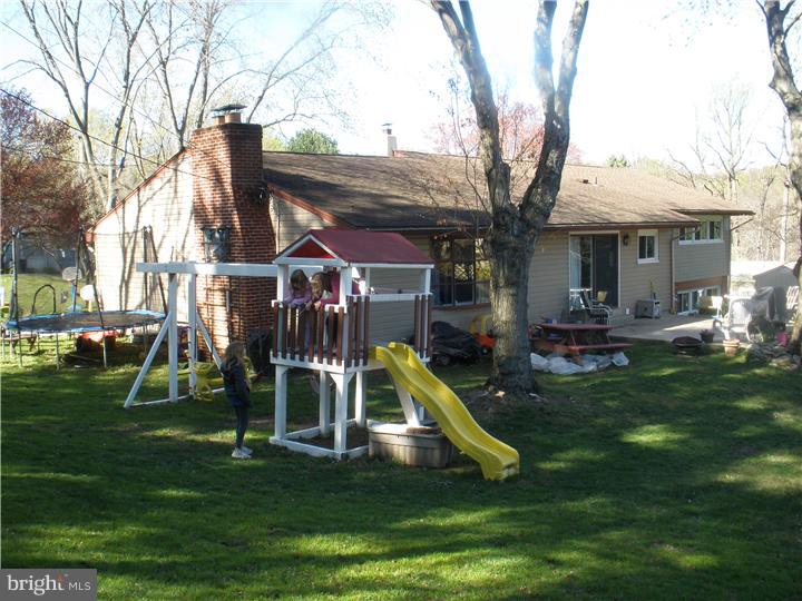 24 Rampart East Media, PA 19063 - Photo 4 of 25 Exterior Back