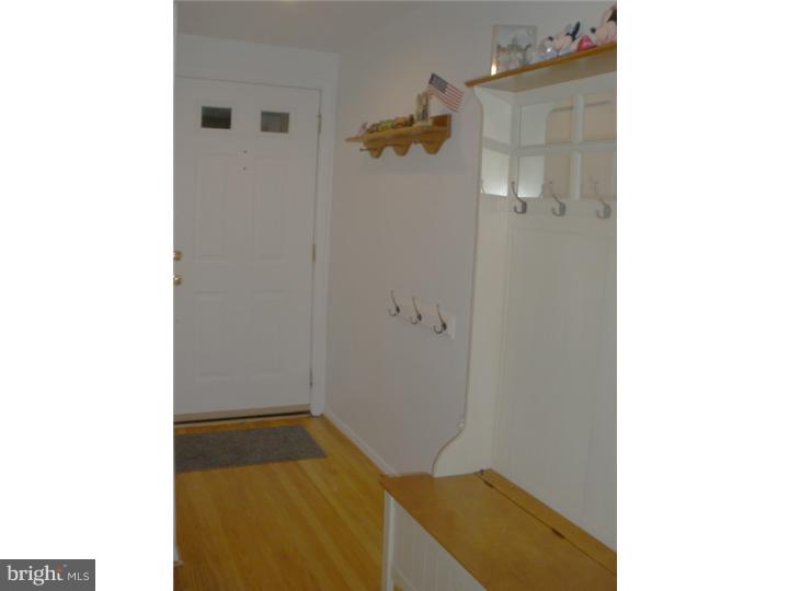 24 Rampart East Media, PA 19063 - Photo 6 of 25 Foyer