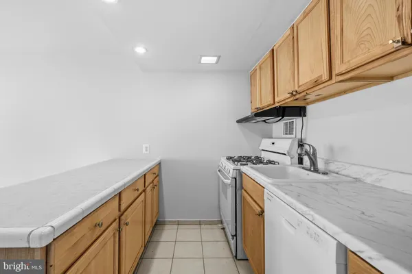 $193,000 | 4361 Americana Drive, Unit A, Annandale, VA 22003