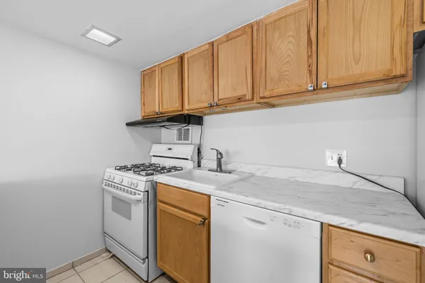 $193,000 | 4361 Americana Drive, Unit A, Annandale, VA 22003