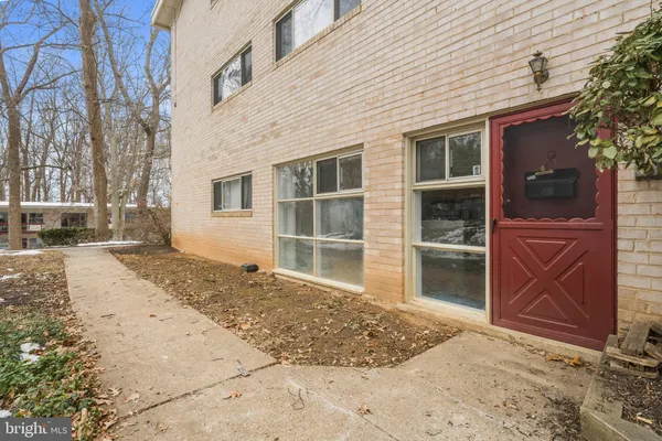 $193,000 | 4361 Americana Drive, Unit A, Annandale, VA 22003