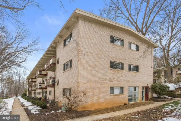 $193,000 | 4361 Americana Drive, Unit A, Annandale, VA 22003