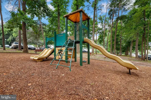 $193,000 | 4361 Americana Drive, Unit A, Annandale, VA 22003