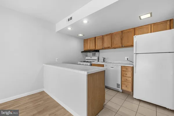 $193,000 | 4361 Americana Drive, Unit A, Annandale, VA 22003