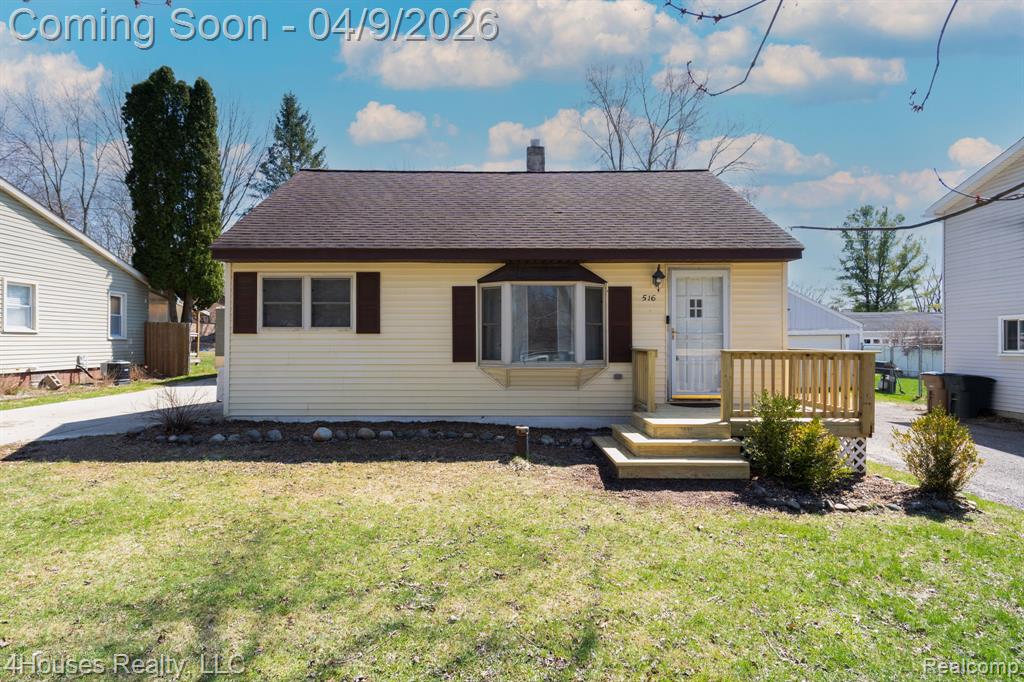 516 East Glass Road Ortonville, MI 48462 - Photo 2 of 27 Gallery Image 2