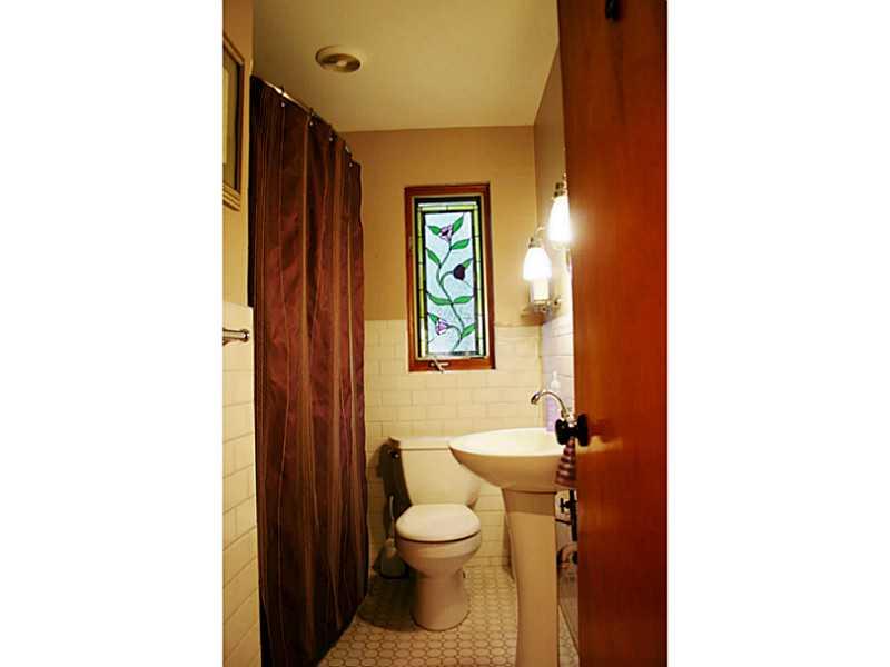 204 Mingo Road Wexford, PA 15090 - Photo 17 of 25 Full Bath. THE UPDATED FULL BATH ON THE MAIN LEVEL. (THE STAINED GLASS IS NOT INCLUDED)