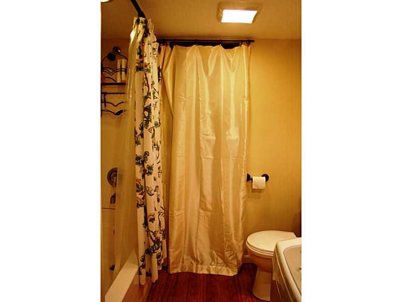 204 Mingo Road Wexford, PA 15090 - Photo 20 of 25 Full Bath. THE FULL BATH ON THE LOWER LEVEL HAS THE LAUNDRY IN THE SAME SPACE.