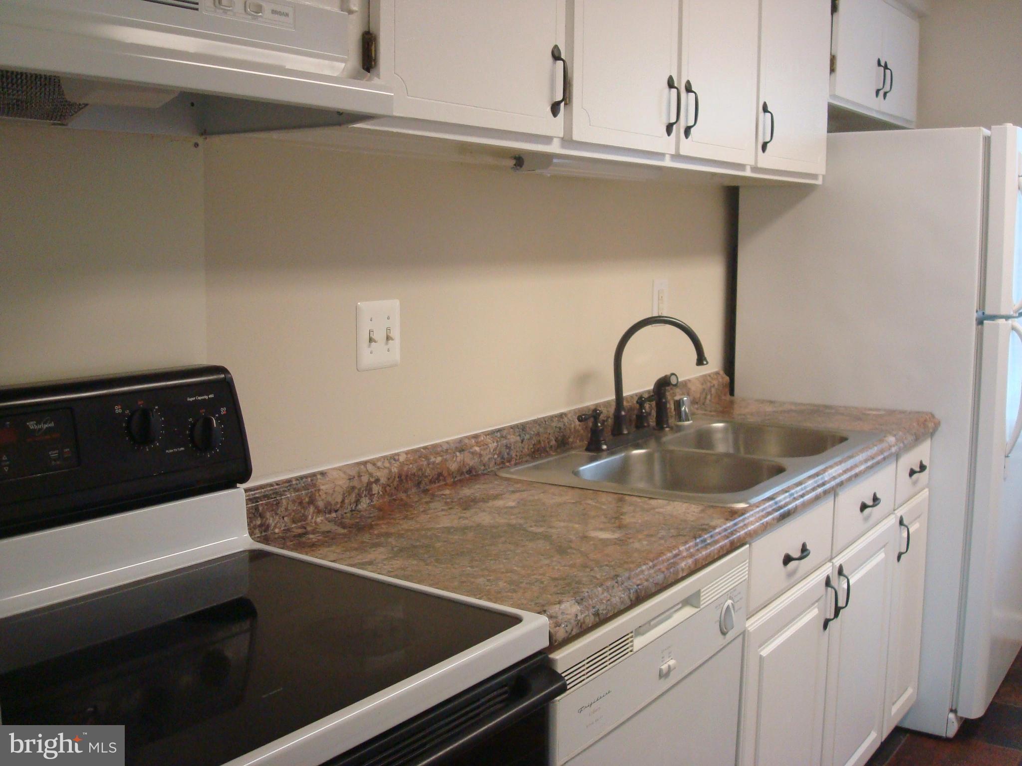 9903 Hampton Road Manassas, VA 20110 - Photo 28 of 30 Kitchen