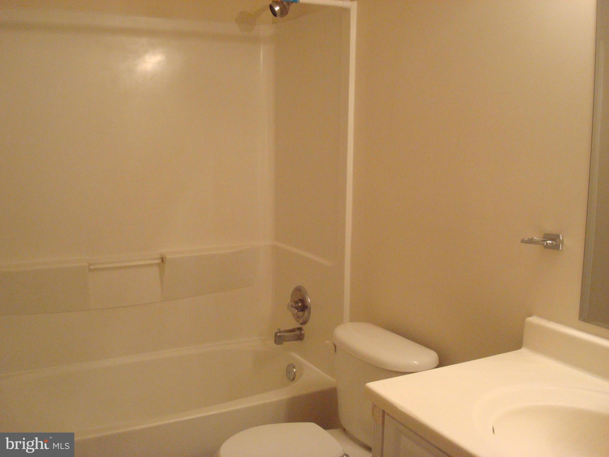 9903 Hampton Road Manassas, VA 20110 - Photo 8 of 30 Bath