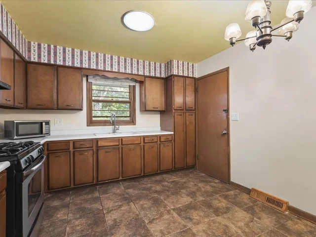 $265,000 | 229-239 Flintridge Drive, Rockford, IL 61107