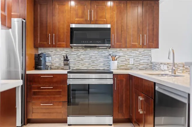 $325,000 | 575 Oaks Lane, Unit 603, Pompano Beach, FL 33069