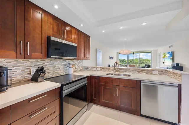 $325,000 | 575 Oaks Lane, Unit 603, Pompano Beach, FL 33069