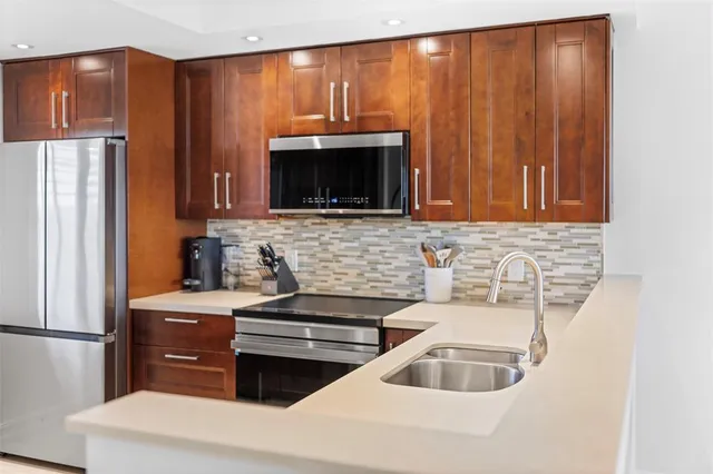 $325,000 | 575 Oaks Lane, Unit 603, Pompano Beach, FL 33069