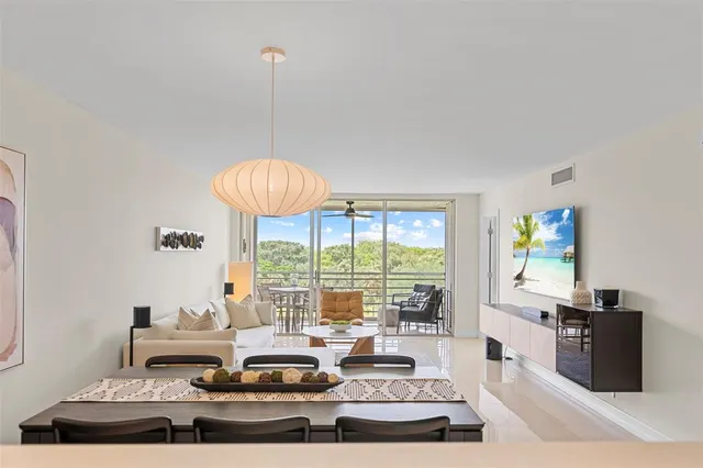 $325,000 | 575 Oaks Lane, Unit 603, Pompano Beach, FL 33069