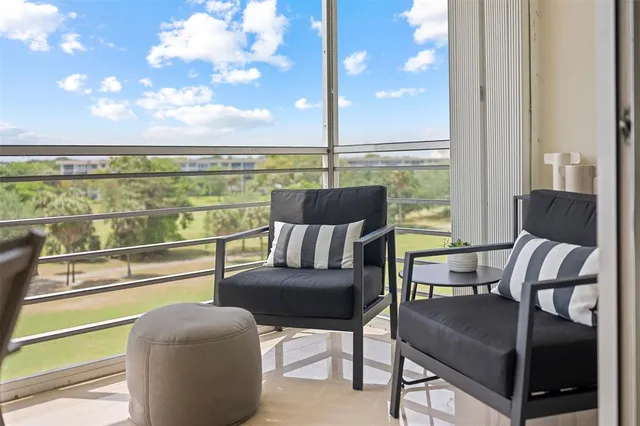 $325,000 | 575 Oaks Lane, Unit 603, Pompano Beach, FL 33069