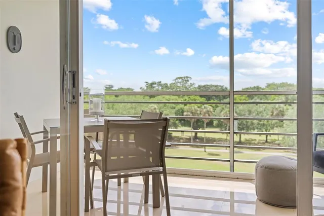 $325,000 | 575 Oaks Lane, Unit 603, Pompano Beach, FL 33069