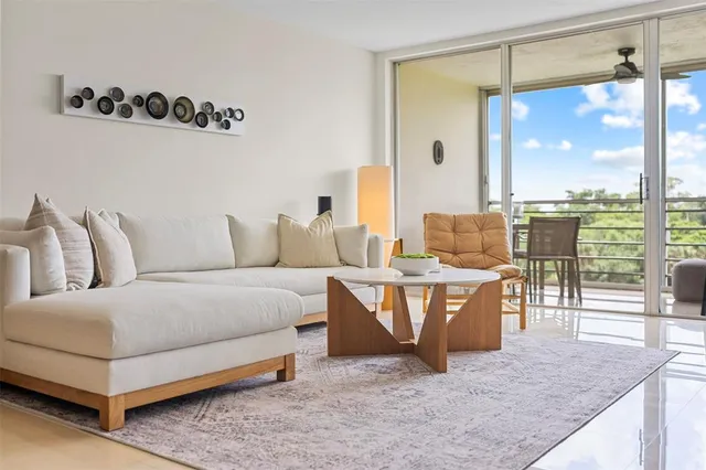 $325,000 | 575 Oaks Lane, Unit 603, Pompano Beach, FL 33069