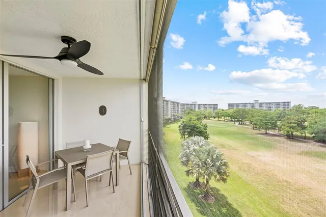 $325,000 | 575 Oaks Lane, Unit 603, Pompano Beach, FL 33069