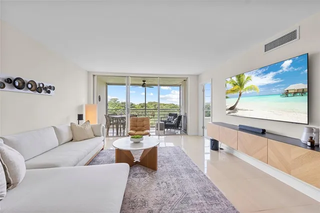 $325,000 | 575 Oaks Lane, Unit 603, Pompano Beach, FL 33069