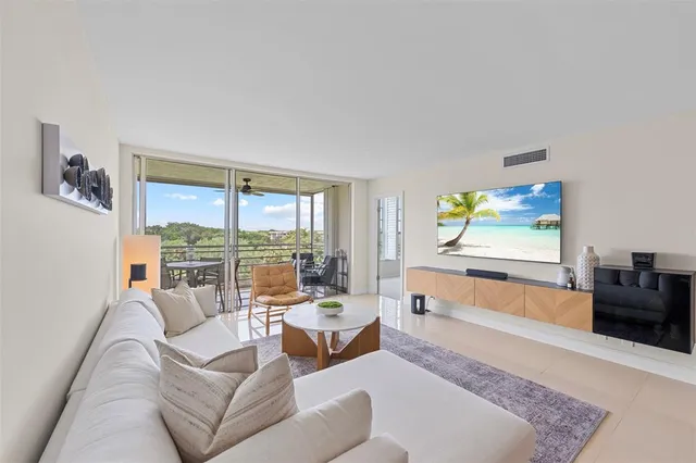 $325,000 | 575 Oaks Lane, Unit 603, Pompano Beach, FL 33069