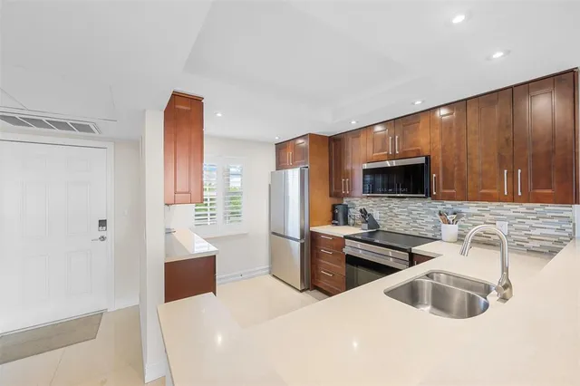 $325,000 | 575 Oaks Lane, Unit 603, Pompano Beach, FL 33069