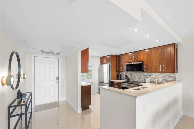 $325,000 | 575 Oaks Lane, Unit 603, Pompano Beach, FL 33069