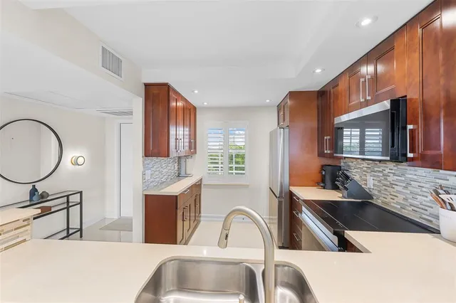 $325,000 | 575 Oaks Lane, Unit 603, Pompano Beach, FL 33069