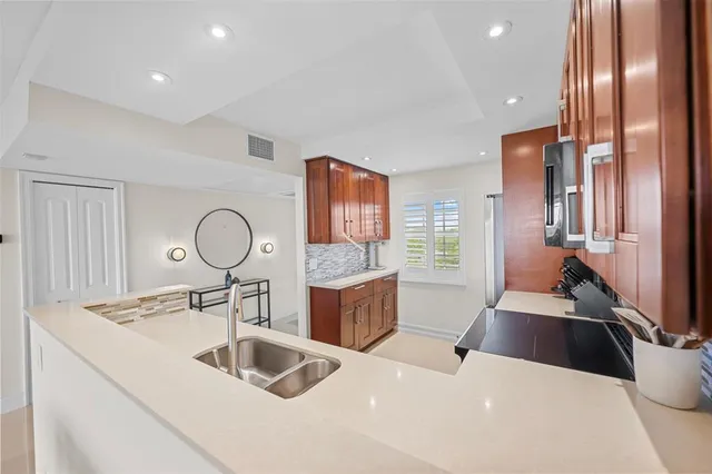 $325,000 | 575 Oaks Lane, Unit 603, Pompano Beach, FL 33069