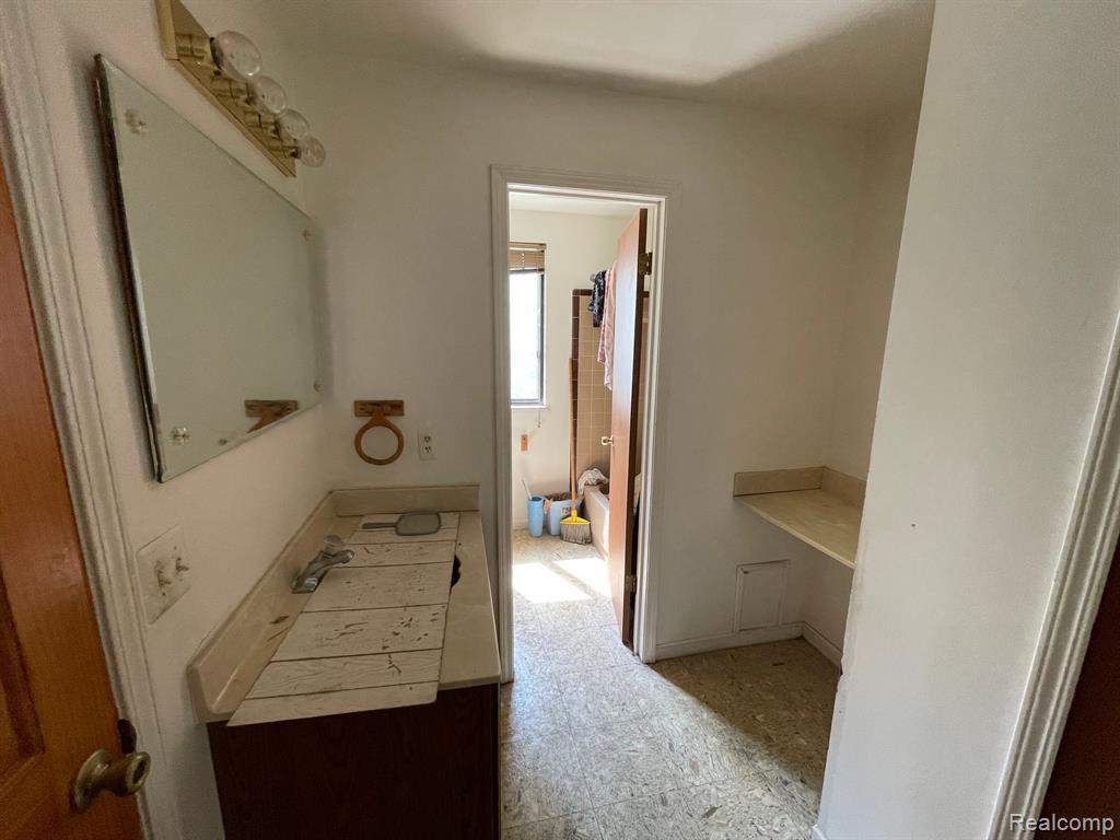 29721 Farmington Road Farmington Hills, MI 48331 - Photo 17 of 40