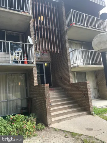 a view of entryway with a front door