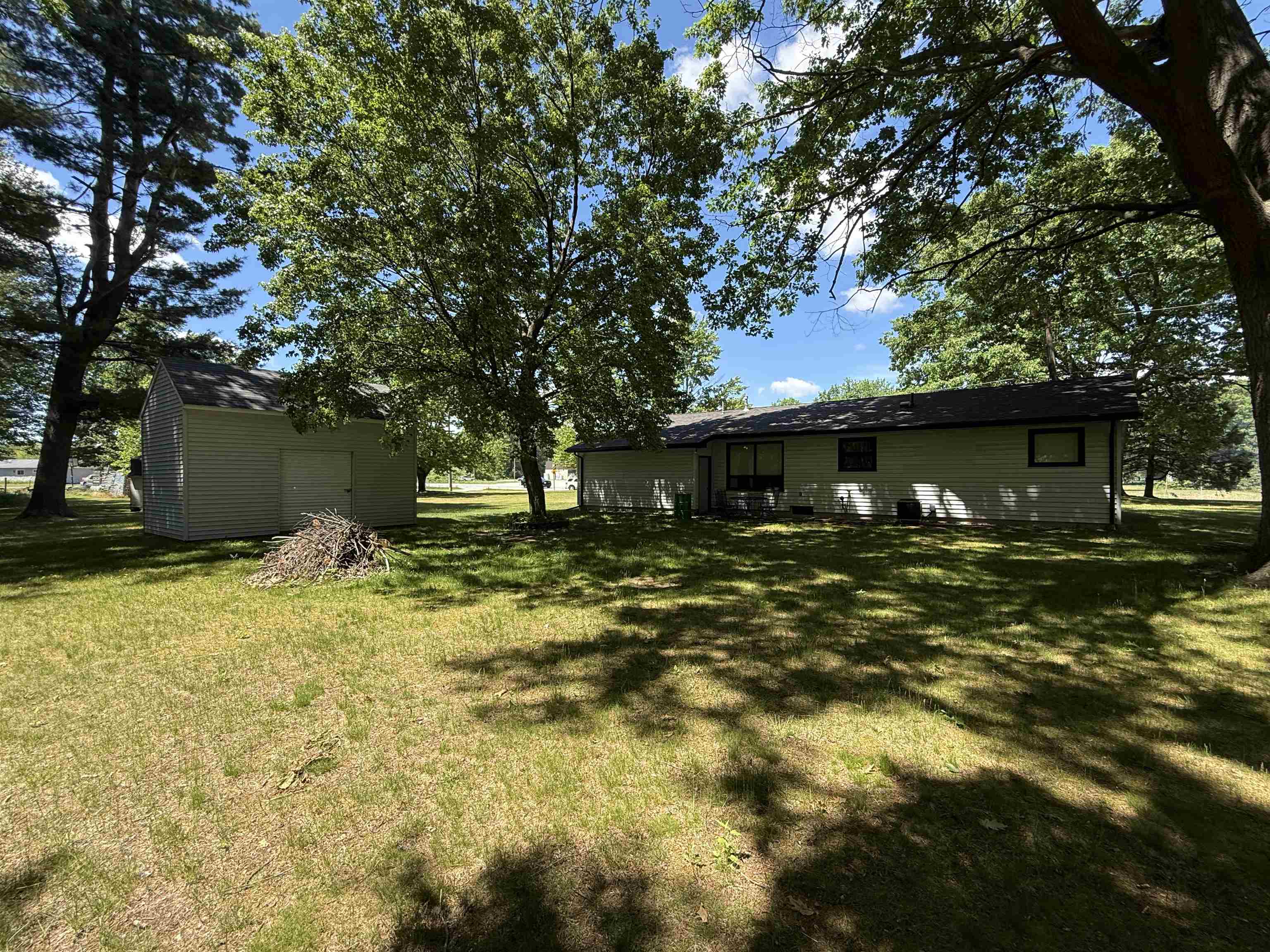 182 Highway 61 Gladwin, MI 48624 - Photo 6 of 8