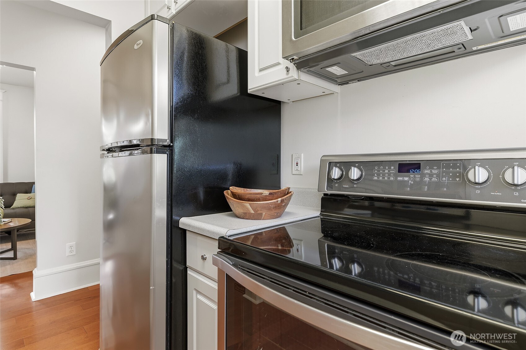 3624 Whitman Avenue North, Unit 4 Seattle, WA 98103 - Photo 14 of 39 a close view of stove