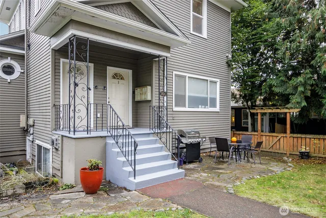 $570,000 | 3624 Whitman Avenue North, Unit 4, Seattle, WA 98103