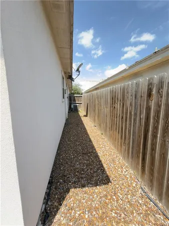 $1,200 | 2808 Sabercat Avenue, Unit 4, Edinburg, TX 78542