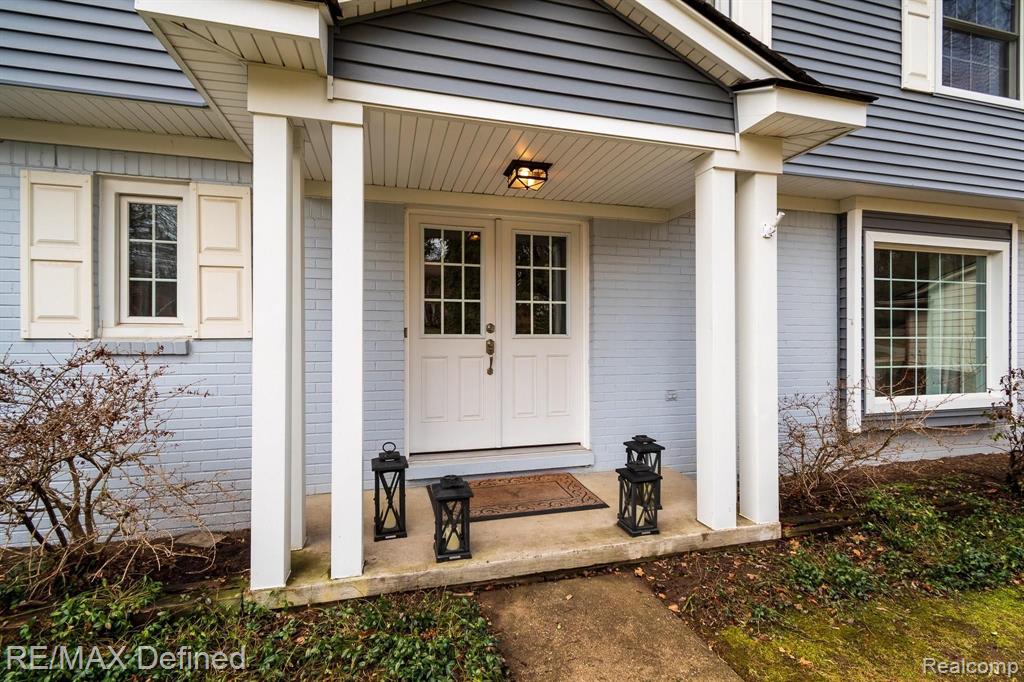 674 Campus Road Rochester Hills, MI 48309 - Photo 2 of 48