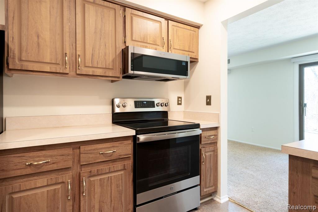 1697 Riverside Drive, Unit 13 Rochester Hills, MI 48309 - Photo 11 of 32