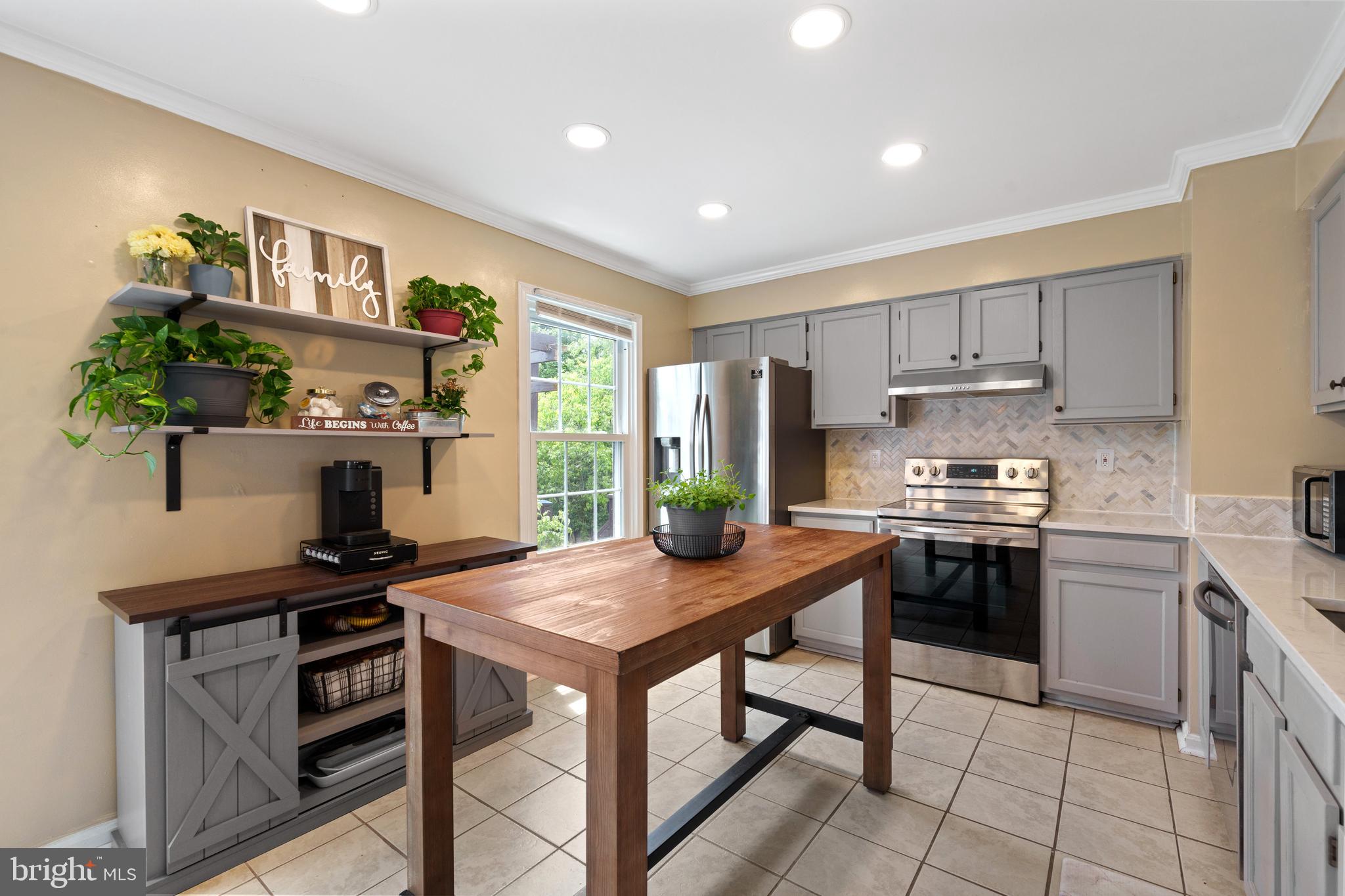 11279 Kessler Place Manassas, VA 20109 - Photo 12 of 39 a kitchen with a stove a sink and a refrigerator