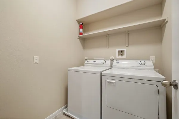 $1,950 | 2880 Donnell Drive, Unit 3402, Round Rock, TX 78664