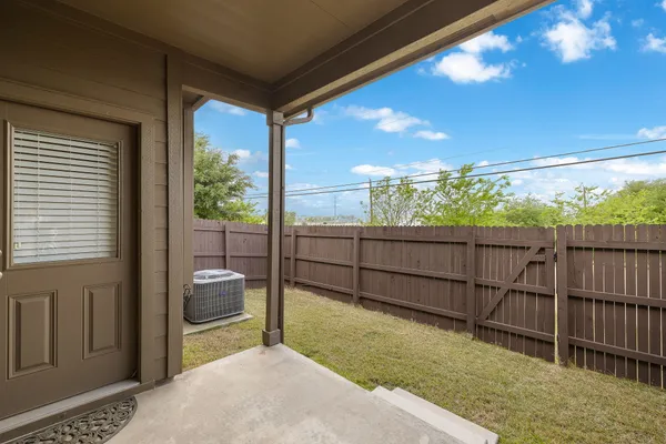 $1,950 | 2880 Donnell Drive, Unit 3402, Round Rock, TX 78664