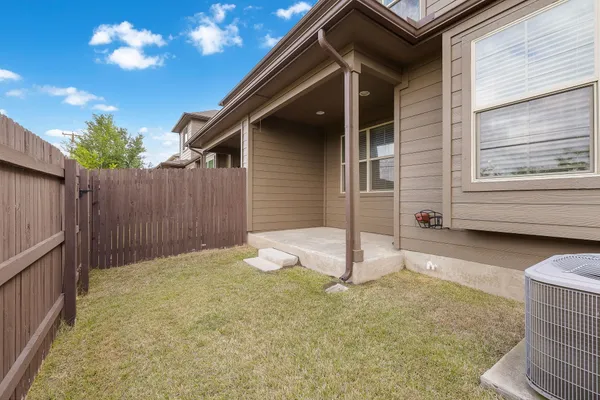 $1,950 | 2880 Donnell Drive, Unit 3402, Round Rock, TX 78664