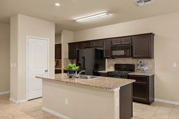 $1,950 | 2880 Donnell Drive, Unit 3402, Round Rock, TX 78664